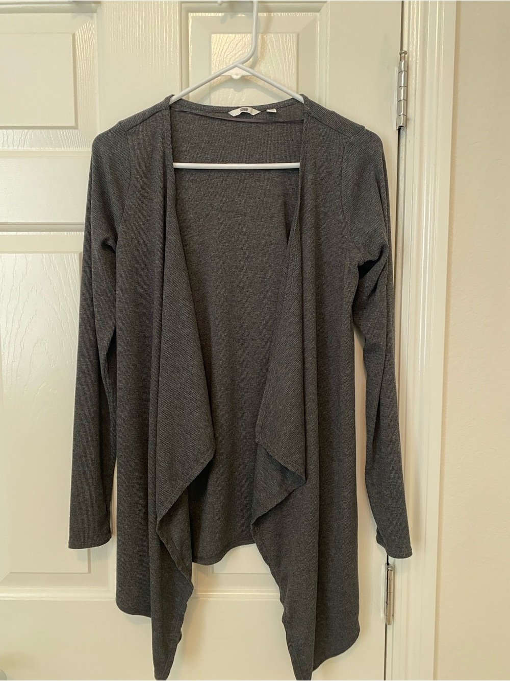 Uniqlo Women’s Dark Gray Open-Front Draped Cardigan Sweater. Size M.